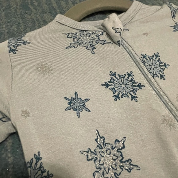 Kyte Printed Zippered Footie In SNOWFLAKE - Picture 5 of 6